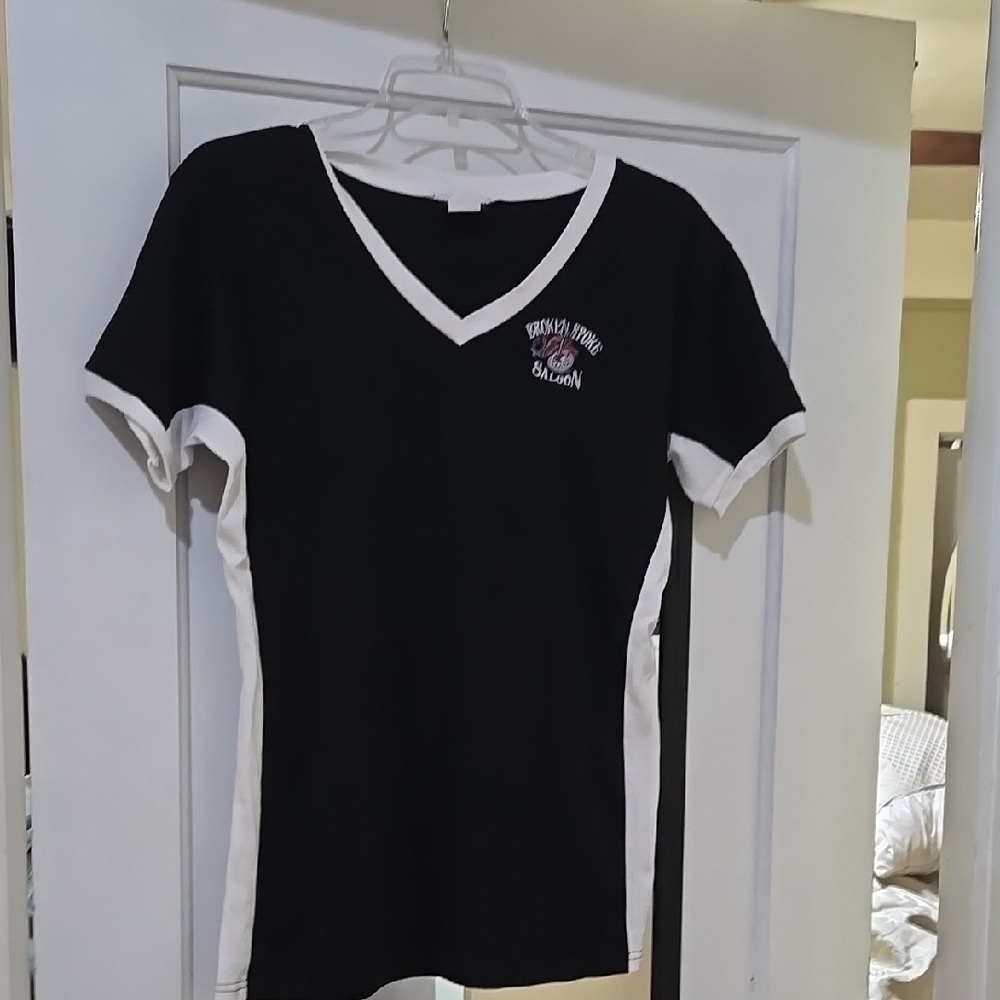 Black and White V-Neck Short Sleeve Tee